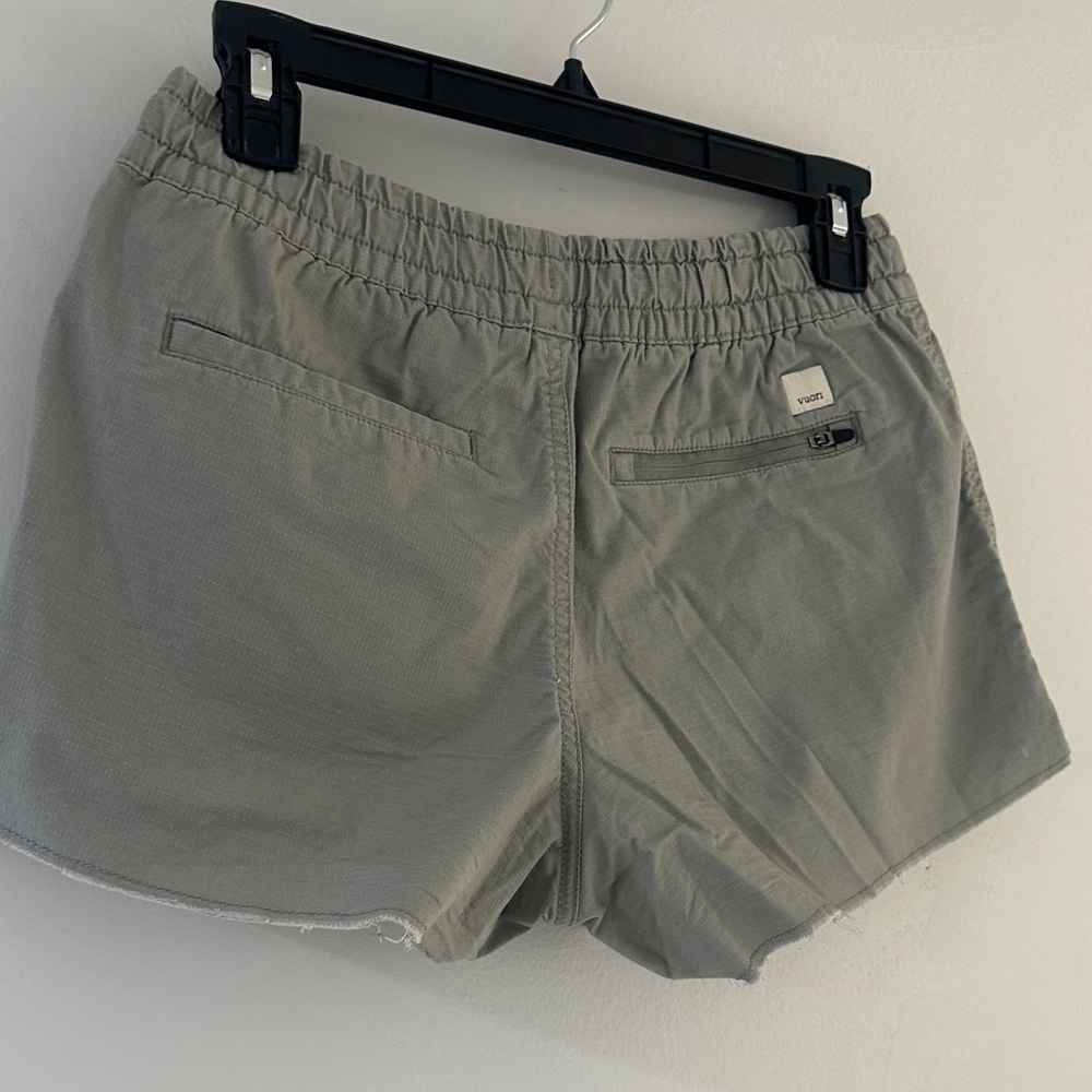 Vuori Women's Light Gray Cargo Shorts